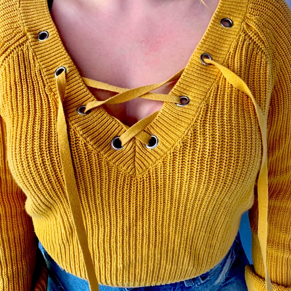 Kendall & Kylie Cropped Yellow Sweater ✨